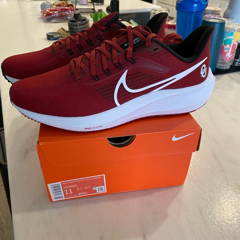 Nike Pegasus 39 Oklahoma Sooners. Brand New. Sz 11